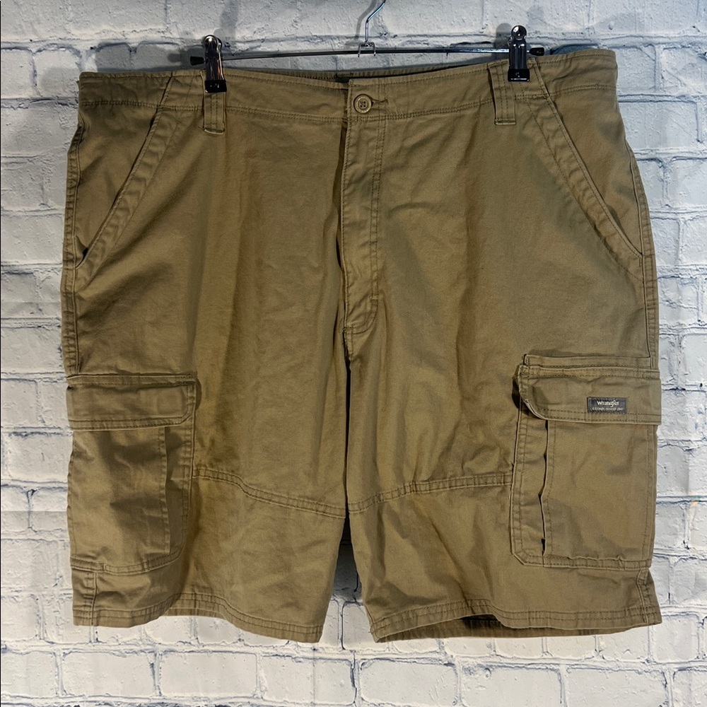 Wrangler Relaxed Fit Khaki Shorts
